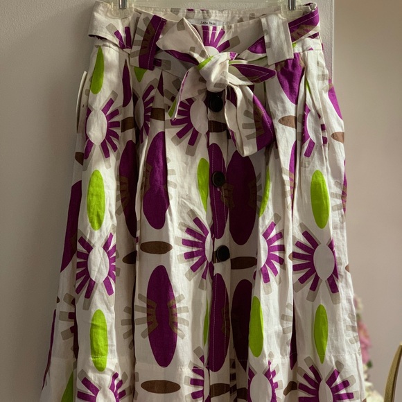 Dresses & Skirts - Zara New Kiss pleat skirt